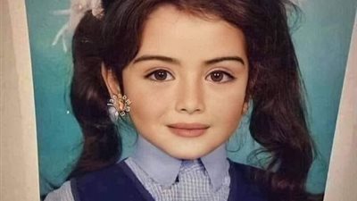 الفتاة الوحيدة التي لا ټندم على صورة طفولتها.. من هي وكيف أصبحت في سن العشرين