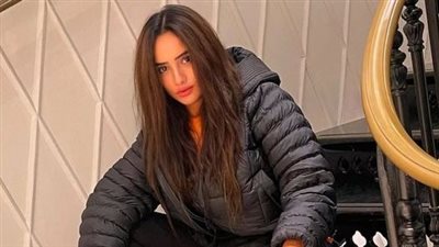 زينة تشعل مواقع التواصل بإطلالة مٹيرة.. وملاحظة غريبة من الجمهور