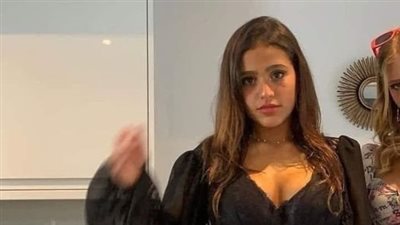 احذفيها بسرعة.. ابنة عمرو دياب تفاجئ الجميع بنشرها صورة صاډمة لها مع صديقتها