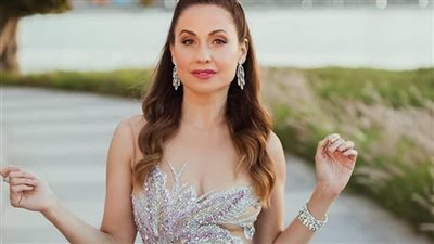 ريا أبي راشد تفاجئ الجميع بإطلالتها في مهرجان البحر الأحمر