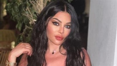 هيفا وهبي بإطلالة تضج جمالاً وأناقة بأحدث إطلالة لهاو الجمهور : بعدك بنت العشرين (صور)