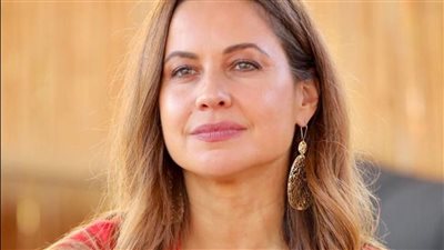 ظهور جرئ للفنانة ريا أبي راشد في مهرجان البحر الأحمر يثير ضجة