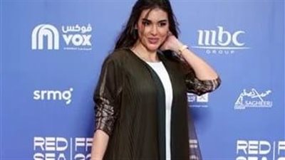 لن تصدق كم يبلغ سعر عباءة ياسمين صبري في مهرجان البحر الأحمر