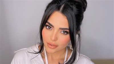 ظهور جرئ لـ أسماء جلال بملابس البيت.. لن تصدق شكلها
