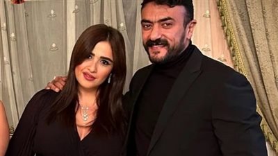 ياسمين عبد العزيز ټخطف الأنظار برفقة العوضي في أحدث ظهور