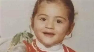 هذه الطفلة أصبحت اليوم زوجة وزير عربي وفنانة شهيرة.. والمفاجاة درجة الشبه مع ملامحها الحالية