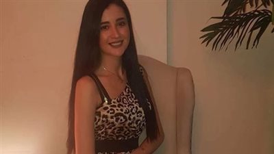 بالأمـس كـانت الطفـلة المدلـلة للـدراما السورية .. واليوم تحمـل بيـدها ابنها المـدلل الممثلة ربى السعدي تظهر برفقة ابنها لأول مرة والجمهور يعلق 
