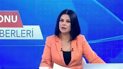 طرد مذيعة شهيرة بسبب تصرف صاډم على الهواء