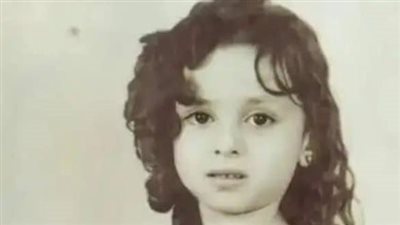 هذه الطفلة فنانة شهيرة تزوجت 3 مرات أحدهم ممثل عالمي دخل الإسلام على يدها.. لن تتوقعوا من تكون؟
