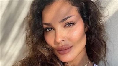 ردها أعجب الجميع.. نادين نسيب نجيم ترد على متابعة سخرت من وجهها ووصفته بوجه الحصان!