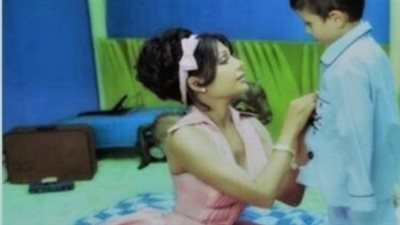 هو كبر وهي صغرت» هل تذكرون طفل أغنية بابا فين لـ ”#هيفاء_وهبي”.. لن تتخيل كيف اصبح شابًا شديد الوسامه بعد مرور الزمن