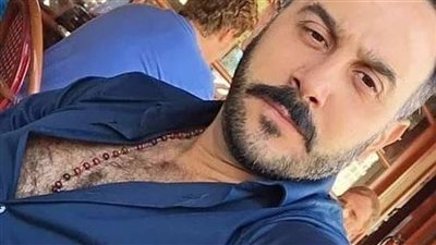 أول ظهور لقصي خولي بعد رحيل والده يحزن المتابعين ظهر بحالة محزنة و ماقاله أبكـى الجمهور