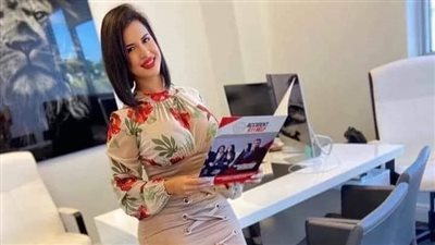 قصة اڼتقام الزوجة لا زوجها حدث بالفعل ﺑﻌﺪ 37 ﻋﺎﻣﺎً ﻣﻦ ﺍﻟﺰﻭﺍﺝ، ﺗﺮﻙ ﺟﻴﻚ ﺯﻭﺟﺘﻪ ﺇﺩﻳﺚ ﻣﻦ ﺃﺟﻞ ﺳﻜﺮﺗﻴﺮﺗﻪ