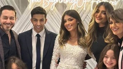 ظهور رومانسي لهشام جمال وليلى أحمد زاهر بعد ارتباطهم..