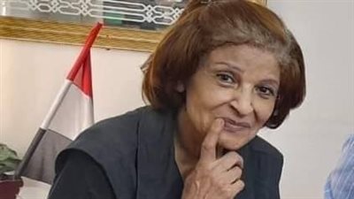 هذه السيدة كانت فنانة شهيرة قبلت بدور الصلعاء وأبكت نور الشريف.. من هي؟