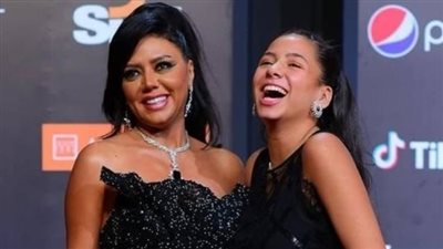 فستان ابنة رانيا يوسف يغضب الجميع