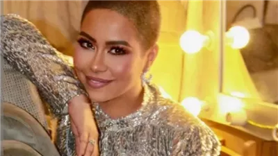 الفنانة شيرين تفاجئ الملايين بعد خضوعها لعملية تجميل جديدة لتشد غيرة طليقها حسام حبيب.. والجمهور مصډوم من شكلها صورة
