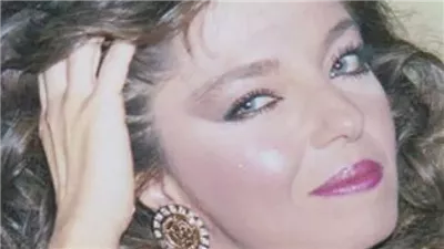 الفنانة الجميلة هدى رمزي تدمرت كليا .. الزمن قضى على ملامحها وحولها لامرأة اخرى.!