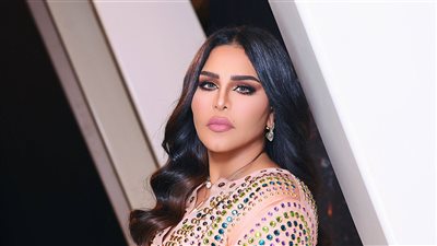 ترتدي باروكة الماس..  الفنانة احلام تتغير 180 درجة و تثير جنون الجمهور باطلالتها الغريبة.. شكلها سيصدمكم