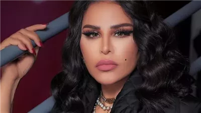 شاهد بالفيديو : الفنانة أحلام الشامسي تقوم من الكرسي وتفاجئ الجمهور  في برنامج (سعودي أيدول)