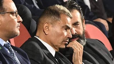 ملاحظة غريبة في صورة عمرو دياب وكريم عبد العزيز.. لن تصدق ماهي؟