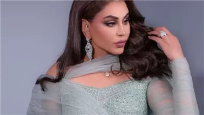 فيديو : الفنانة الإماراتية أحلام تحقق حلم شاب سعودي.. وهذا ما فعلته معه أمام الجميع (شاهد)