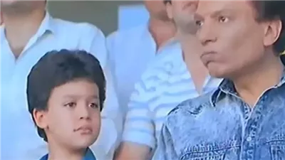 بعد كشف هوية الطفل الذي بجانب الفنان عادل امام.. أصبح من أشهر وانجح الفنانين في مصر!