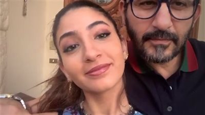 وأخيراً.. إبنة احمد حلمي ومنى زكي تحتفل بخطوبتها على نجل هذه الفنانة!! أولى الصور من أكبر فنادق القاهرة!!