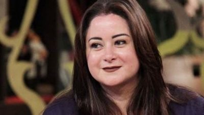بالفيديو والصور خطوبة مي نور الشريف في سن الاربعين تشعل السوشيال ميديا وخطيبها مفاجأة ومي تعلنها صراحة