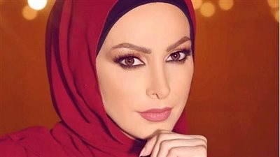 بعد 7 سنوات | الفنانة المعتزلة أمل حجازي تثير ضجة بخلعها الحجاب