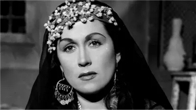 تزوج من الفنانة المصرية ليلى مراد رغم حبها لمحمد عبد الوهاب ثم انفصل عنها وأطلق عليها بعض الشائعات.. الفنان سيصدمك