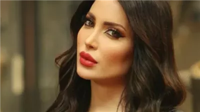 مجددًا .. الفنانة السورية ’’نسرين طافش‘‘ تعيد الكرة مع مدربها الجديد وبإطلالة تخلت فيها عن الخجل والحياة .. (شاهد)