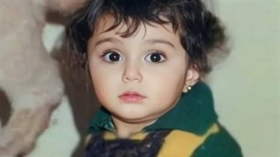 حبيبة الملايين😍.. وفتاة أحلام الشباب لو ماعرفت مين هي بعد أن كبرت معناته ماعندك قوة ملاحظة😅.. ركزوا كتيييير منيح 😉..