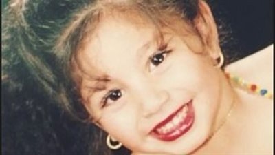 فنانة شهيرة تشارك الجمهور بصورة من طفولتها.. هل عرفتها؟