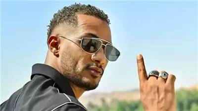 محمد رمضان ينفعل على مدير أحد الفنادق