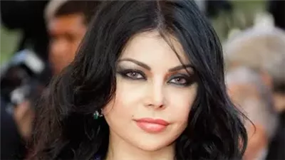 الكاميرا تكشف هيفاء وهبي.. صورة قديمة لها كشفت حقيقة عمليات التجميل رغم انكارها ذلك!
