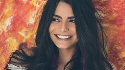 الفنانة اسماء جلال تصدم الجميع لخبر ارتباطها من فنان مشهور جدا 
