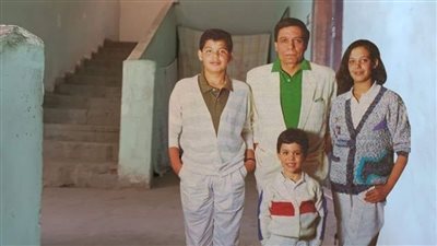 شاهد أناقة فيلا عادل إمام وفخامتها.. وصور له برفقة أحفاده تعرف عليهم وماذا قال عنهم