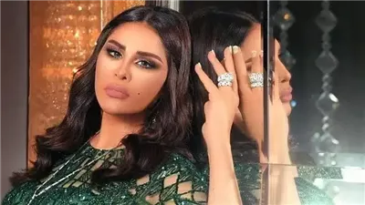 مطربة خليجية شهيرة ذهبت للمقپرة لزيارة قبر والدتها فكان بإنتظارها مفاجأة صاډمة
