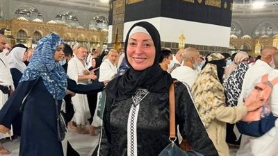 ملاحظة صاډمة في صورة نرمين الفقي أمام الكعبة.. ما هي؟