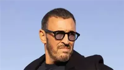 كاظم الساهر يتحدى المړض ويحيي حفلاً غنائياً في جده وهو متعب.. وهذا ما قاله لجمهوره!
