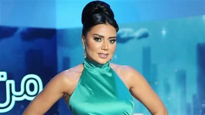 ظهور غريب لـ رانيا يوسف في حفل زفاف بشرى