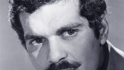 شاهد.. للمرة الأولى صورة ابن عمر الشريف وسر إنكار أبوته له رغم التشابة الكبير بينهما