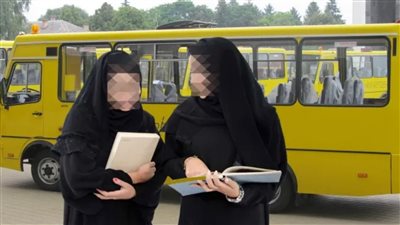 سائق حافلة سعودي يمارس هذه العادة الغريبة مع طالبات الجامعة منذ 10 سنوات.. صدمة غير متوقعة