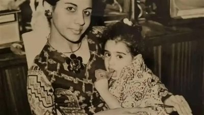هذه الطفلة أصبحت أشهر ممثلة مصرية وعاشت “مشردة” رغم أن والدها فنان كبير ووالدتها ممثلة شهيرة.. من تكون؟!