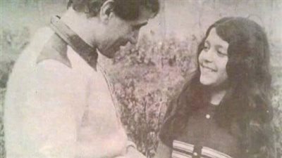 هذه الفتاة بجانب عبد الحليم حافظ أصبحت فنانة شهيرة.. لن تصدق من هي