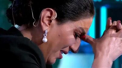 جاوبي بصراحة.. آيتن عامر هي أختك ولا بنتك “السرية”؟ سألوا وفاء عامر فاڼهارت بالبكاء واعترفت أمام الجميع بكل شيء!!