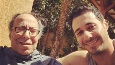 أصبح هيكل عظمي.. ظهور مفزع للفنان الكبير صلاح السعدني يصدم الجمهور.. ماذا حدث له؟!